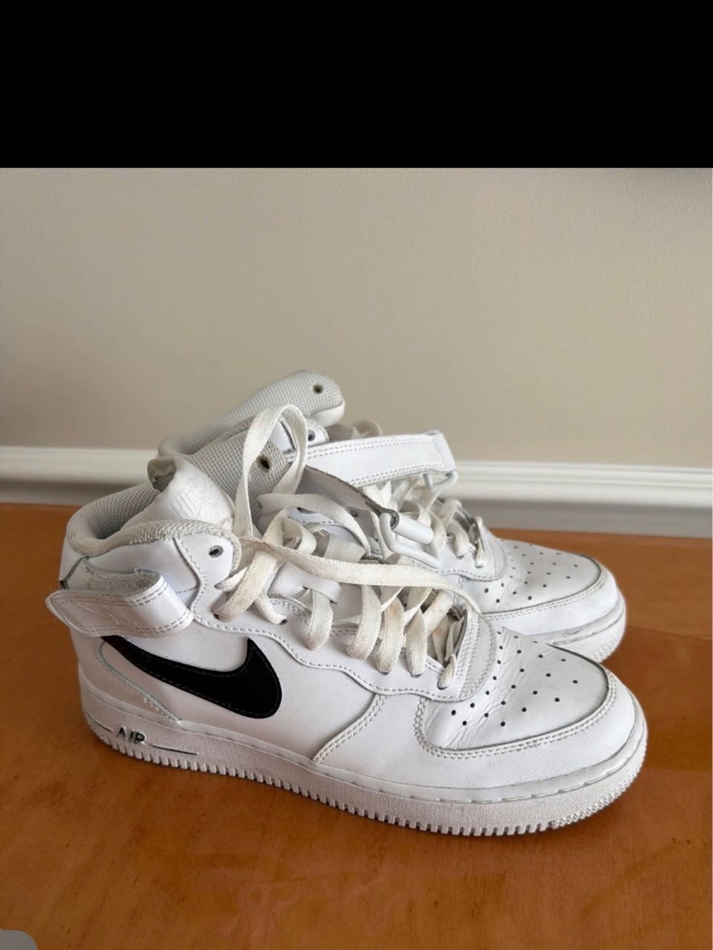Nike Kids Air Force 1 White High-Top Sneakers with Black Swoosh Sz 6.5
